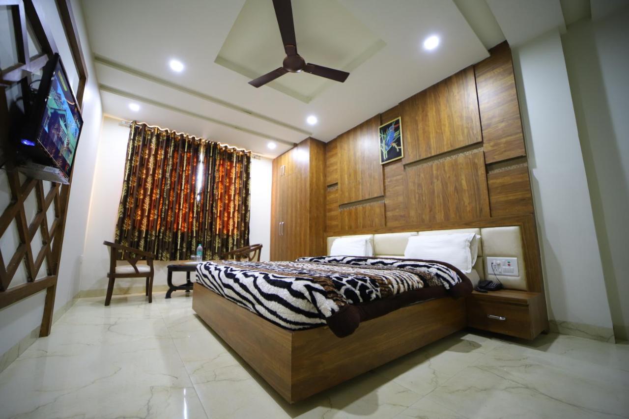 Hotel Royal Phoenix Agra  Eksteriør billede